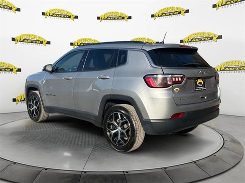 Certified 2024 Jeep Compass Latitude image 3