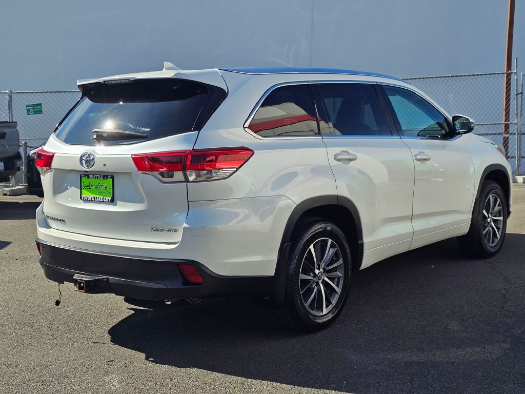 Used 2018 Toyota Highlander XLE AWD/4WD image 7