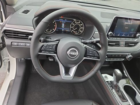New 2025 Nissan Altima 2.5 SR image 32