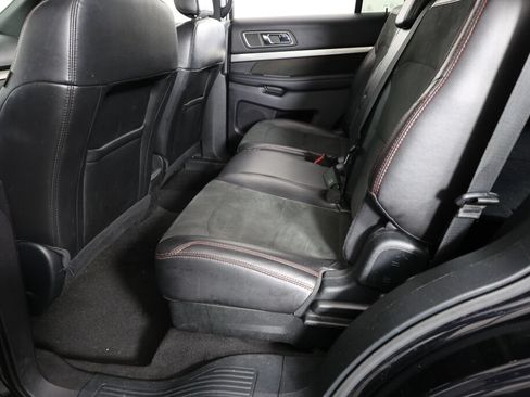 Used 2018 Ford Explorer XLT w/ Equipment Group 202A AWD/4WD image 17