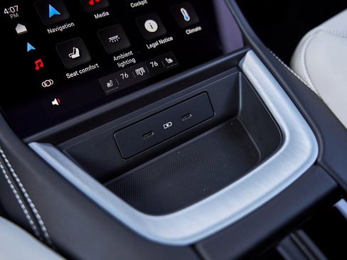 Used 2025 Porsche Panamera 4 w/ Premium Package image 55