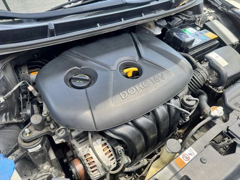 Used 2013 Hyundai Elantra GT FWD image 31