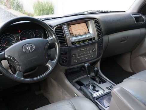 Used 2004 Toyota Land Cruiser image 31