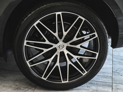 Used 2022 Porsche Macan AWD/4WD image 7