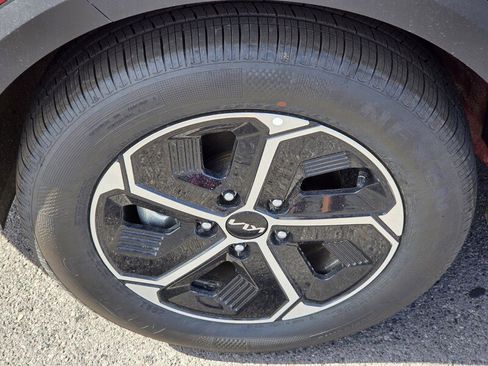 New 2025 Kia Niro EX image 5