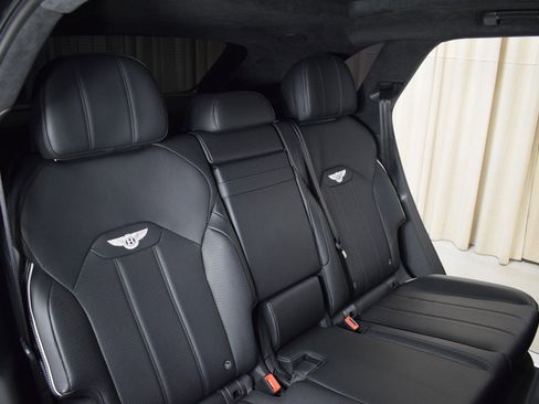 Certified 2023 Bentley Bentayga image 19
