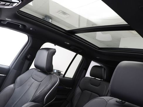 Used 2023 Jeep Grand Cherokee Overland w/ Advanced Protech Group III image 17