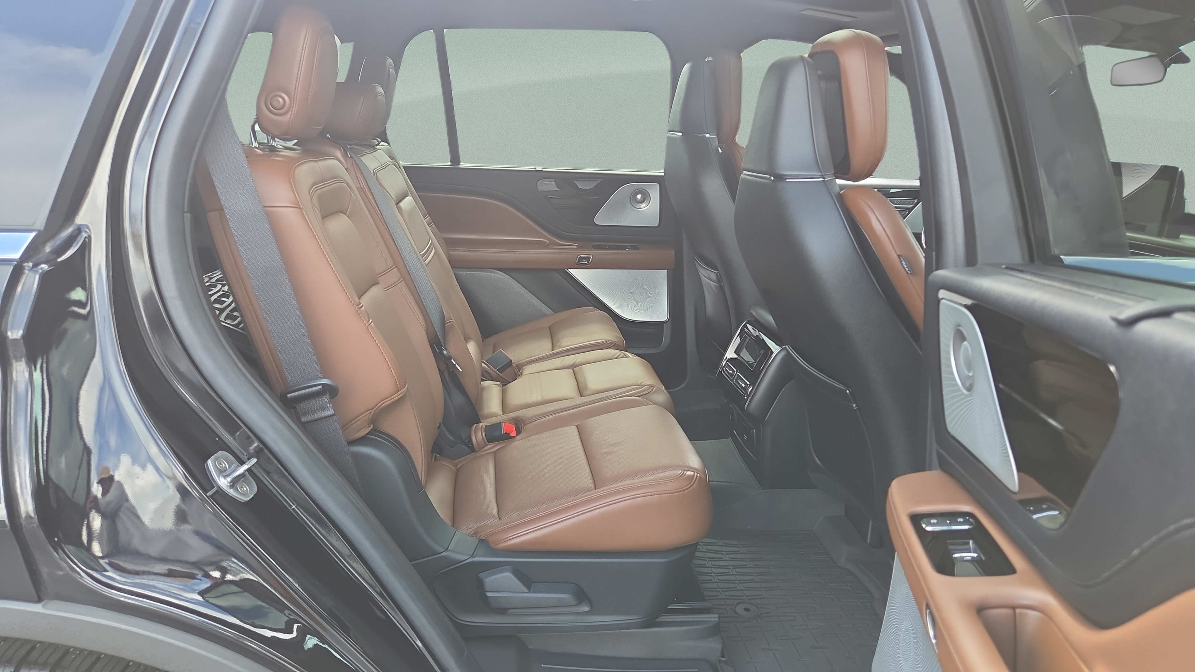 Used 2020 Lincoln Aviator Reserve w/ Equipment Group 201A RWD image 14