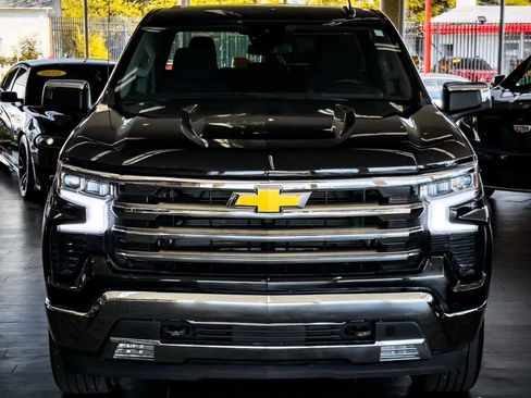 Used 2024 Chevrolet Silverado 1500 LT image 3