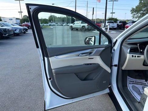 Used 2025 Cadillac XT5 Premium Luxury AWD/4WD image 10