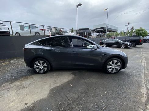 Used 2023 Tesla Model Y Long Range AWD/4WD image 7