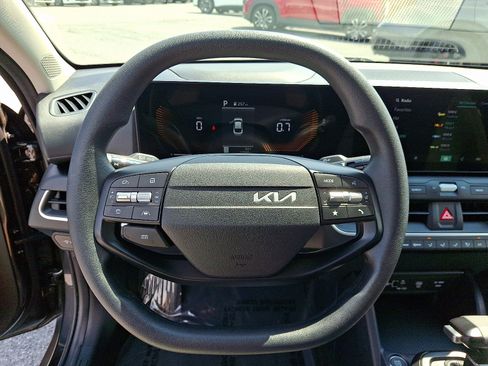 Certified 2025 Kia K4 FWD image 18