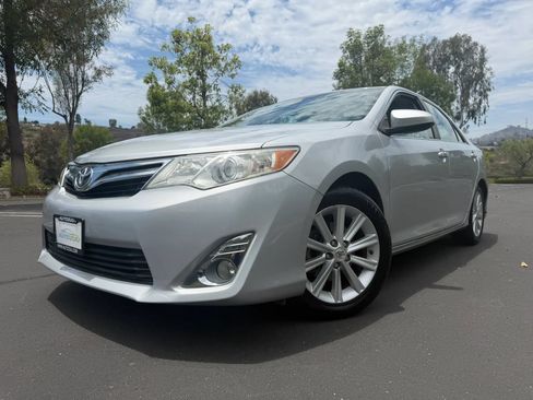 Used 2012 Toyota Camry XLE FWD image 1