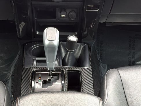 Used 2022 Toyota 4Runner TRD Off-Road Premium AWD/4WD image 20