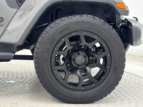 Used 2019 Jeep Wrangler Unlimited Sahara AWD/4WD image 13
