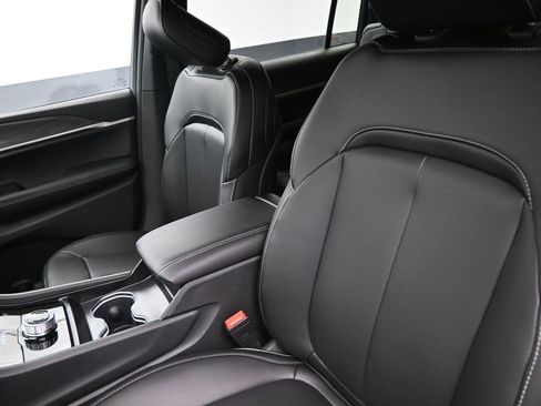 New 2025 Jeep Grand Cherokee L Limited w/ Black Appearance Package image 31