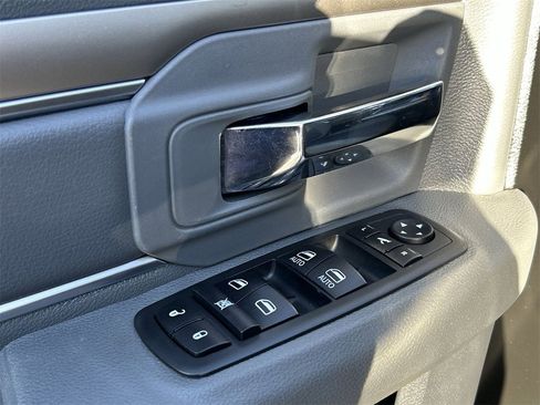 Used 2020 RAM 1500 Classic SLT w/ Luxury Group image 18