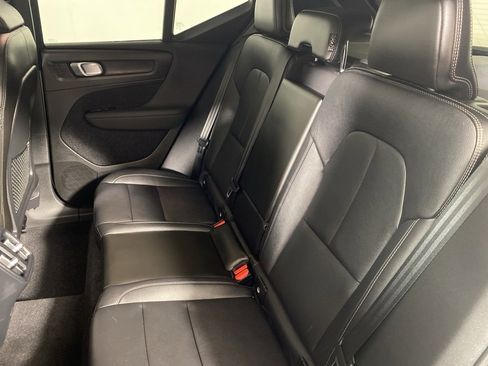 Used 2019 Volvo XC40 T5 Momentum image 13