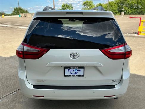 Used 2017 Toyota Sienna XLE Premium AWD/4WD image 6