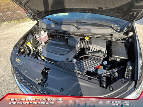 Used 2023 Chrysler Pacifica Touring-L image 23