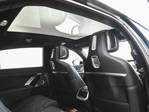 Used 2023 BMW i7 xDrive60 w/ Executive Package 2 image 37