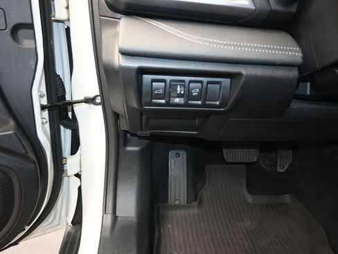 Used 2025 Subaru Outback Limited AWD/4WD image 12