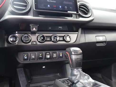 Used 2018 Toyota Tacoma TRD Sport w/ Technology Package AWD/4WD image 36