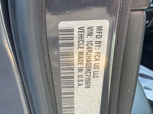 Used 2024 Jeep Grand Cherokee Altitude AWD/4WD image 28