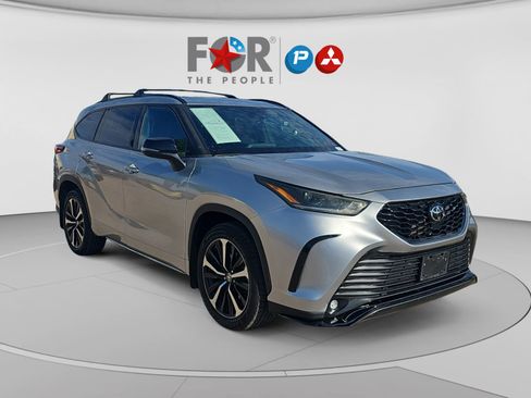 Used 2021 Toyota Highlander XSE FWD image 7