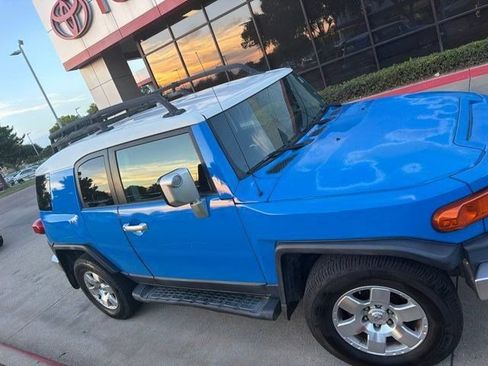Used 2007 Toyota FJ Cruiser 2WD image 2