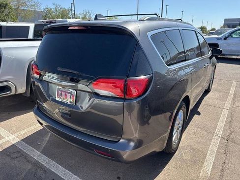 Used 2020 Chrysler Voyager Lxi FWD image 3