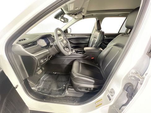 Used 2023 Jeep Grand Cherokee Limited AWD/4WD image 21
