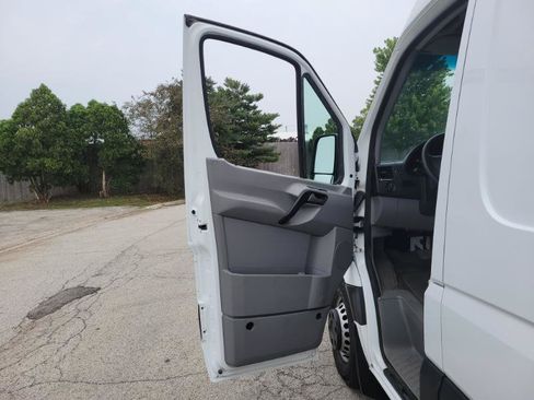 Used 2017 Freightliner Sprinter 3500 RWD image 19