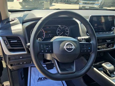 Used 2026 Nissan Rogue SV FWD image 11