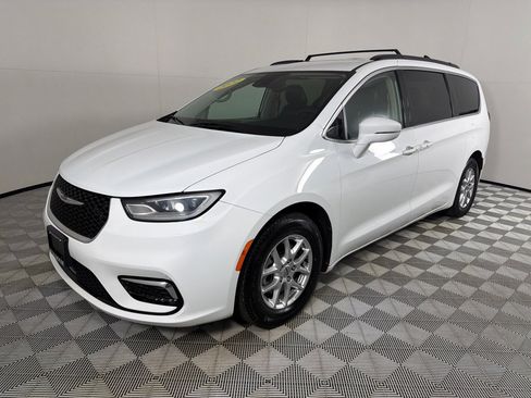 Used 2022 Chrysler Pacifica Touring-L FWD image 8