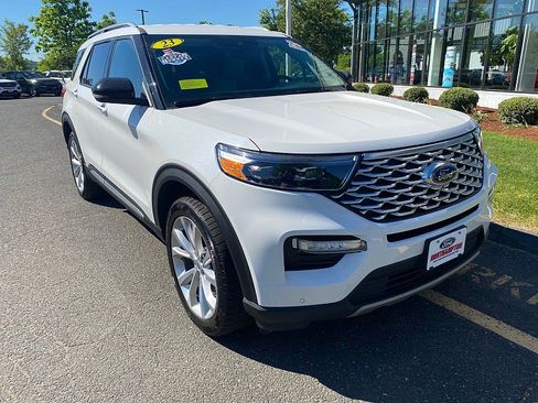 Used 2023 Ford Explorer Platinum w/ Technology Package AWD/4WD image 3