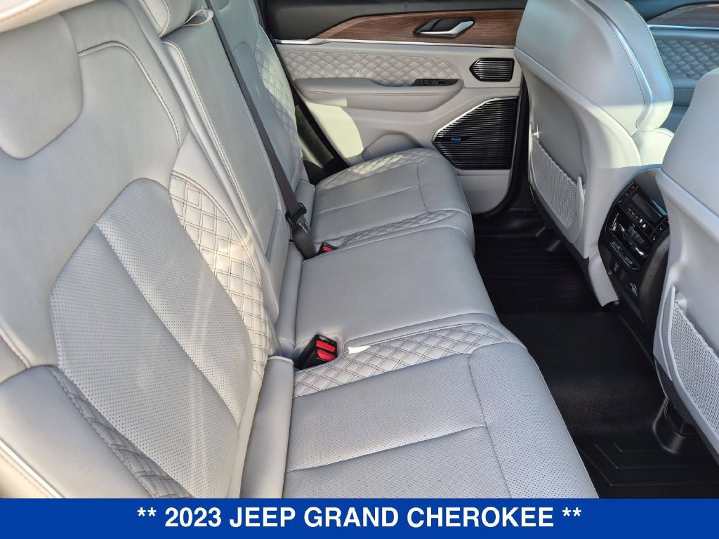 Used 2023 Jeep Grand Cherokee Summit w/ Adv Protech Group IV AWD/4WD image 33