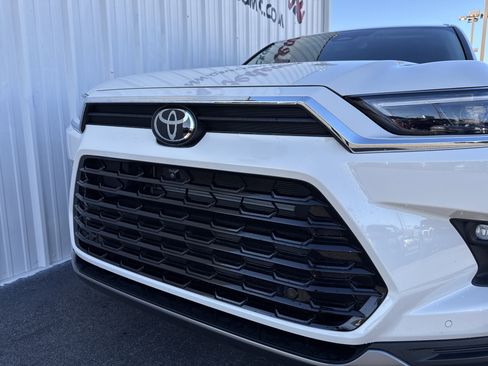 Used 2024 Toyota Grand Highlander Limited image 7