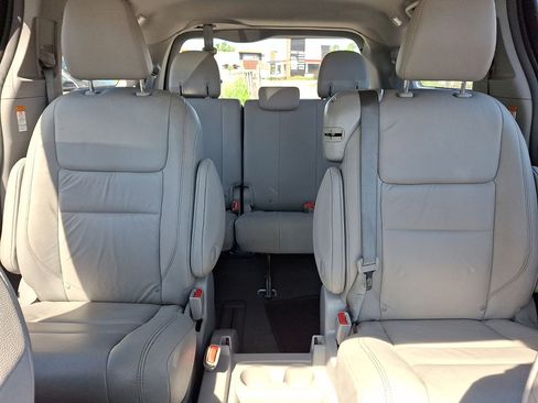 Used 2019 Toyota Sienna XLE w/ XLE Navigation Package FWD image 13
