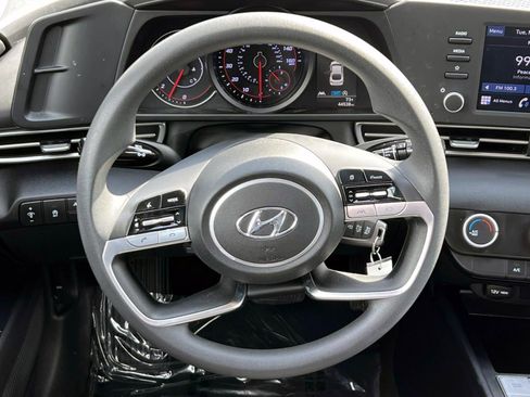 Used 2021 Hyundai Elantra SE w/ Cargo Package FWD image 11