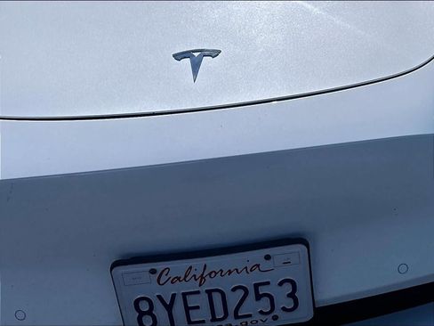 Used 2021 Tesla Model Y Long Range AWD/4WD image 31