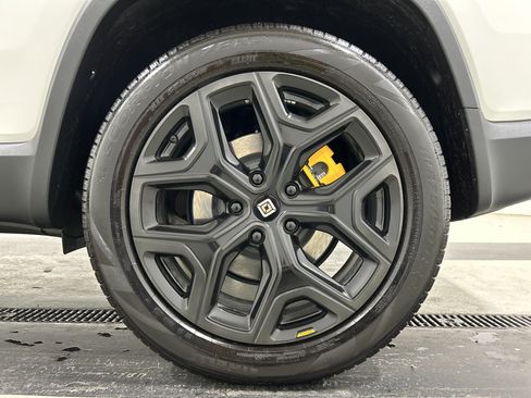 Used 2024 Rivian R1S Adventure AWD/4WD image 10