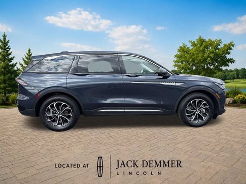 Used 2024 Lincoln Nautilus Premier AWD/4WD image 8