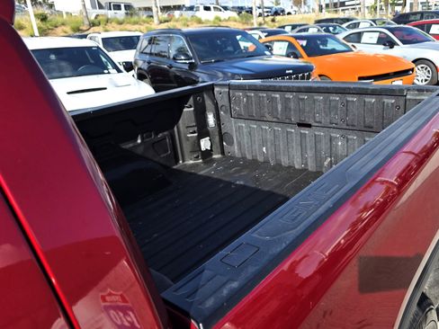 Used 2022 GMC Sierra 1500 SLT image 18