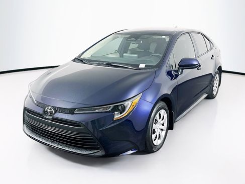 Used 2025 Toyota Corolla LE FWD image 3