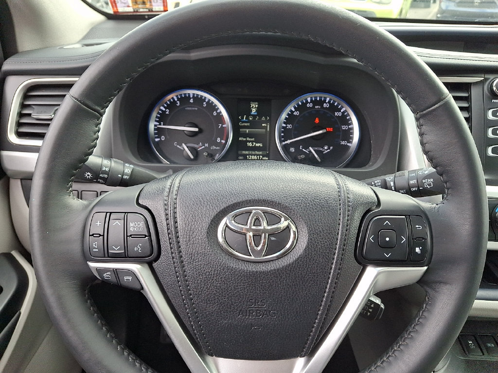 Used 2015 Toyota Highlander XLE FWD image 19