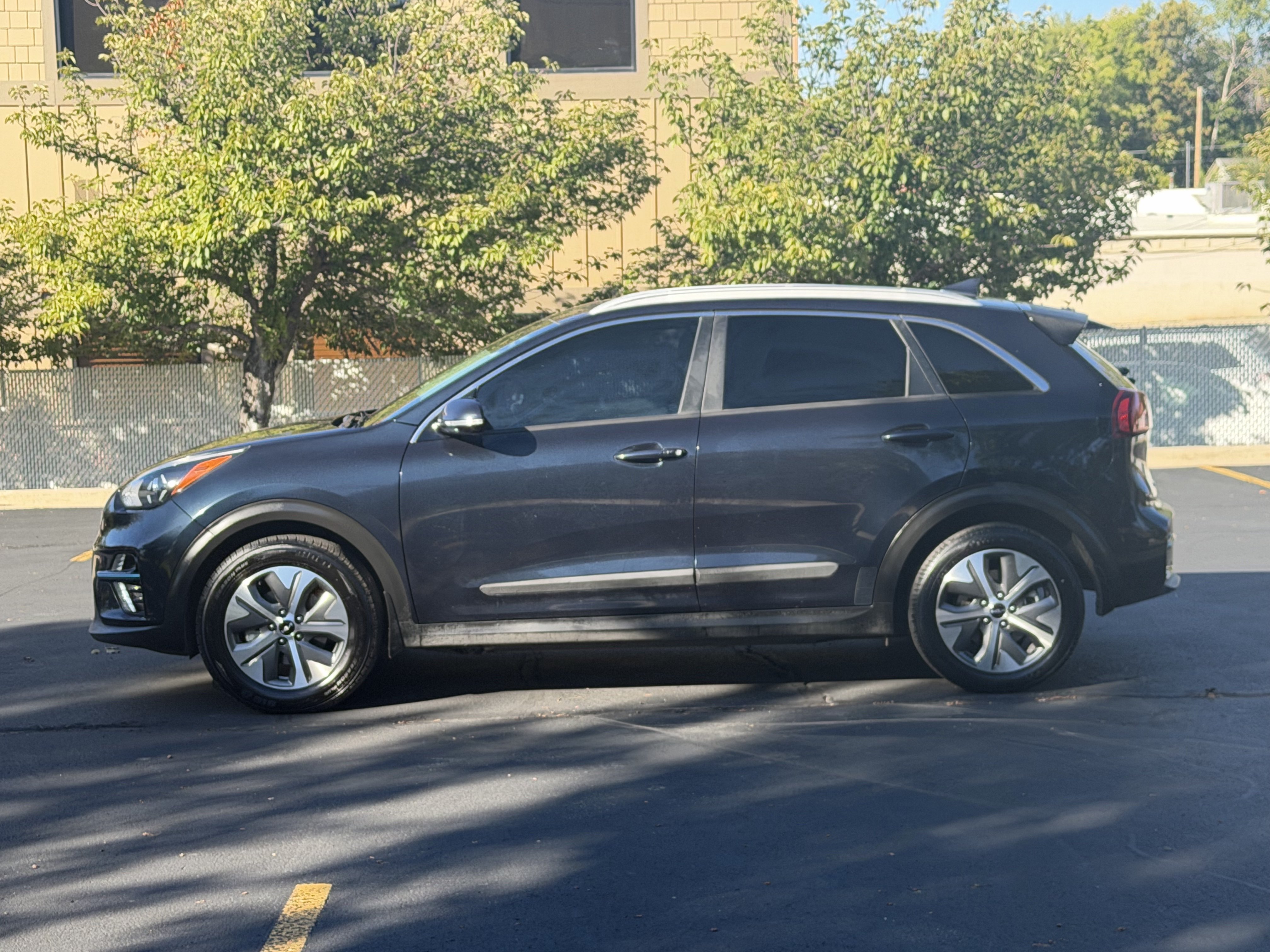 Used 2022 Kia Niro EX Premium FWD image 3