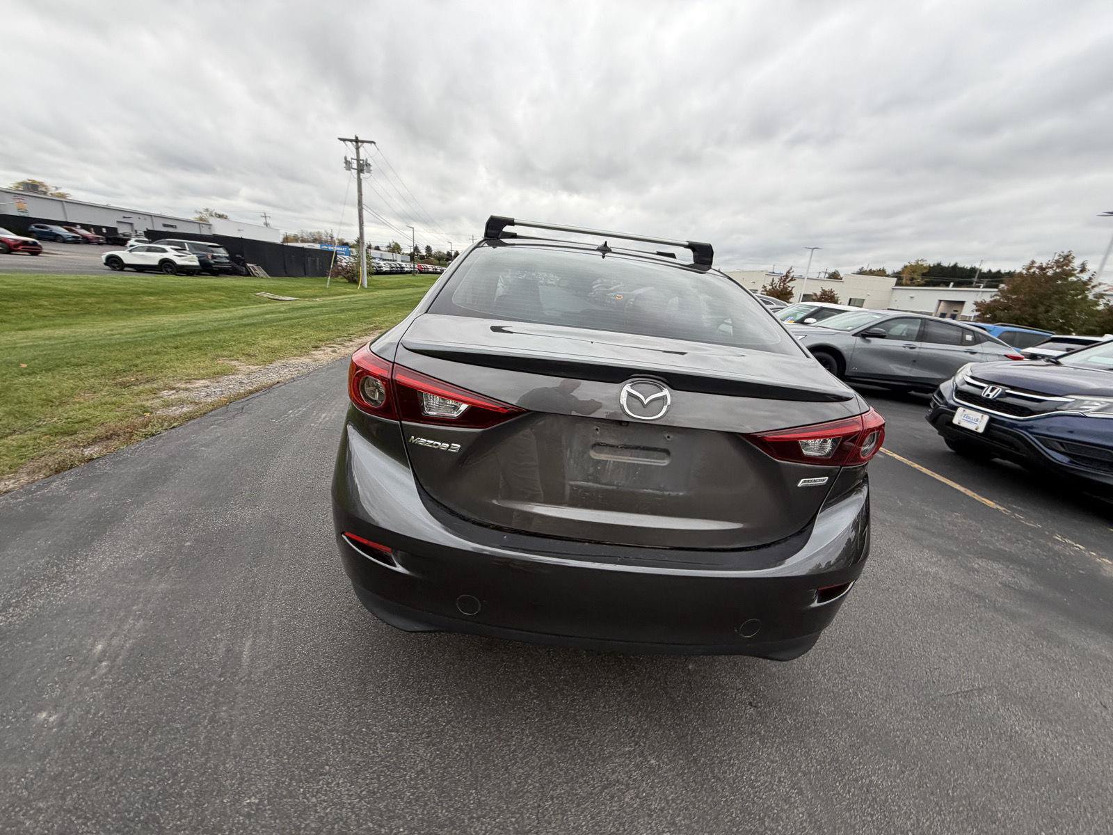 Used 2018 MAZDA MAZDA3 Grand Touring w/ Premium Equipment Package FWD image 7