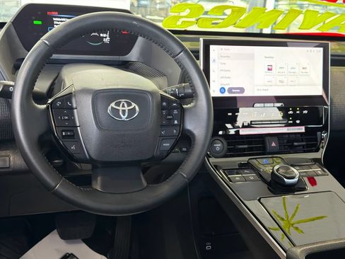 Used 2024 Toyota bZ4X FWD image 33
