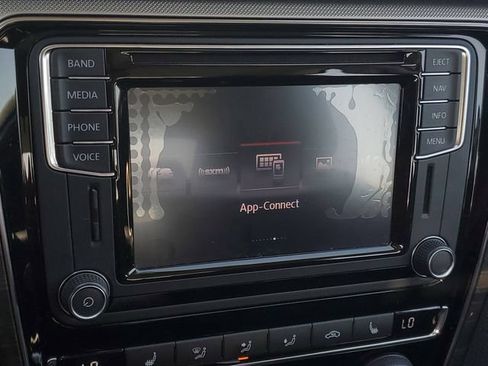 Used 2017 Volkswagen Passat 1.8T SEL Premium FWD image 27